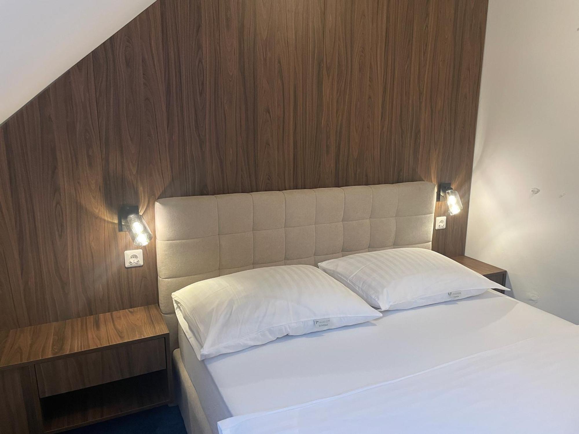 فيلينيه Reich Motel المظهر الخارجي الصورة