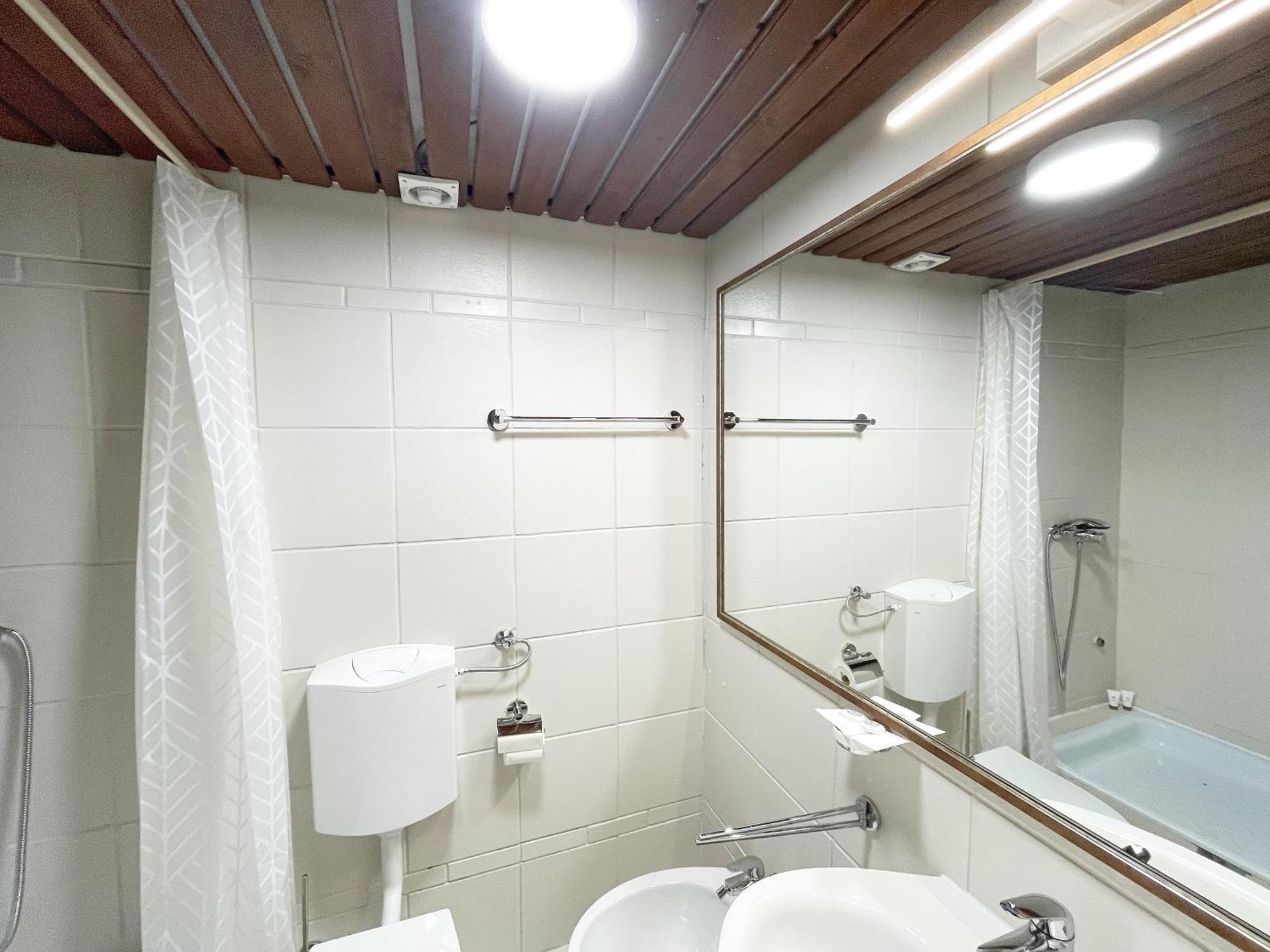 فيلينيه Reich Motel المظهر الخارجي الصورة